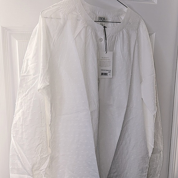 Can you say cute?! These shirts are so 🥰. Perfect for summer fall 🥶& spring - Picture 7 of 17